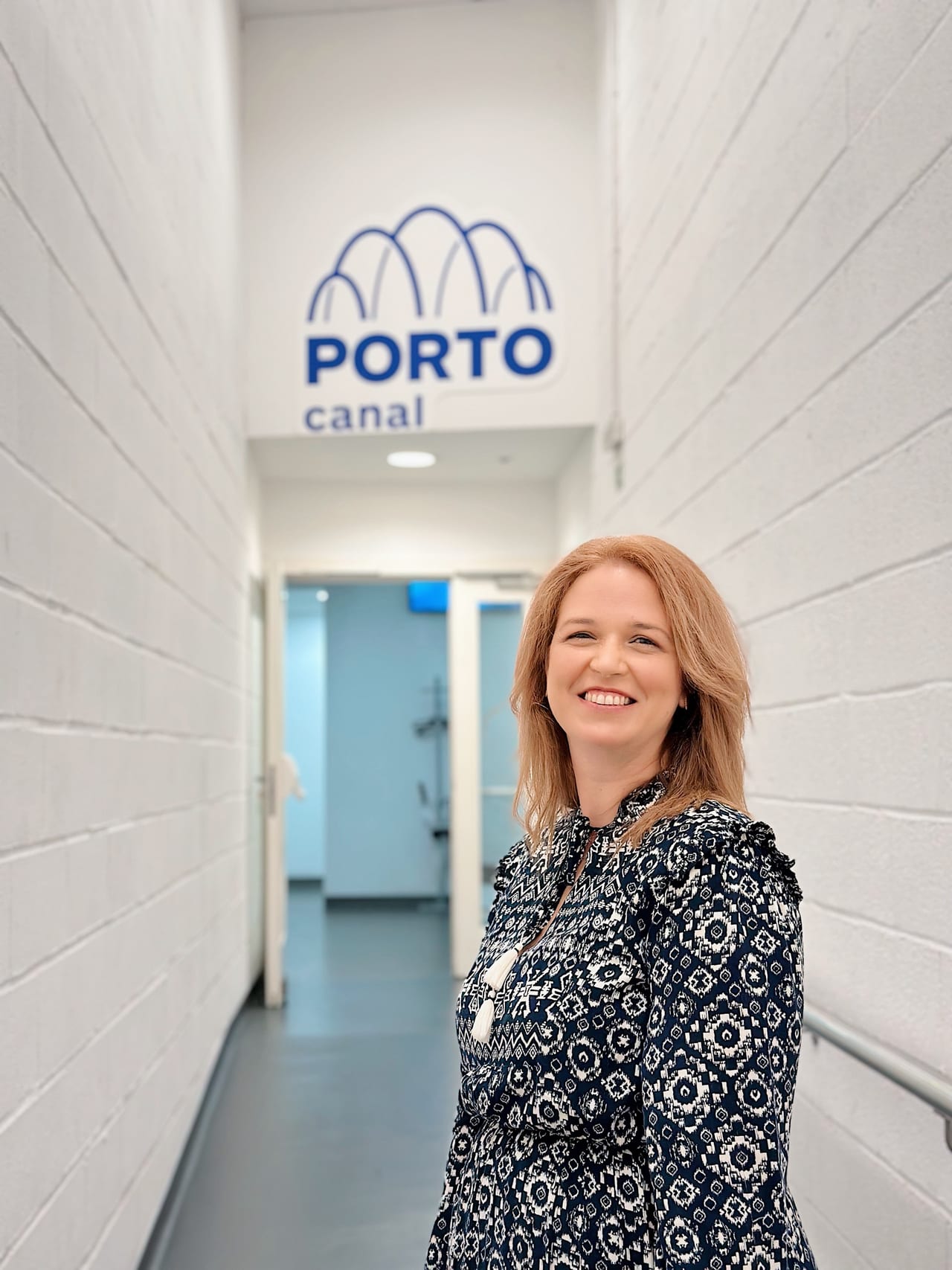 Susana Schmitz nos bastidores do Porto Canal antes da gravação do programa Filhos e Cadilhos, Dragão Arena, Porto, 2022